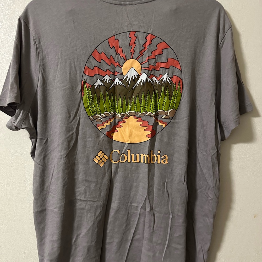 Brand New Without Tag Women’s Columbia Back Graphic XL T-Shirt.